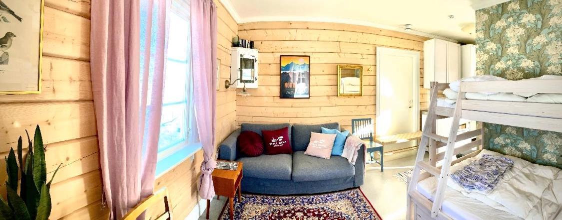 Scenic Small Guesthouse On Horse Farm By The Lake Frösö Exterior foto