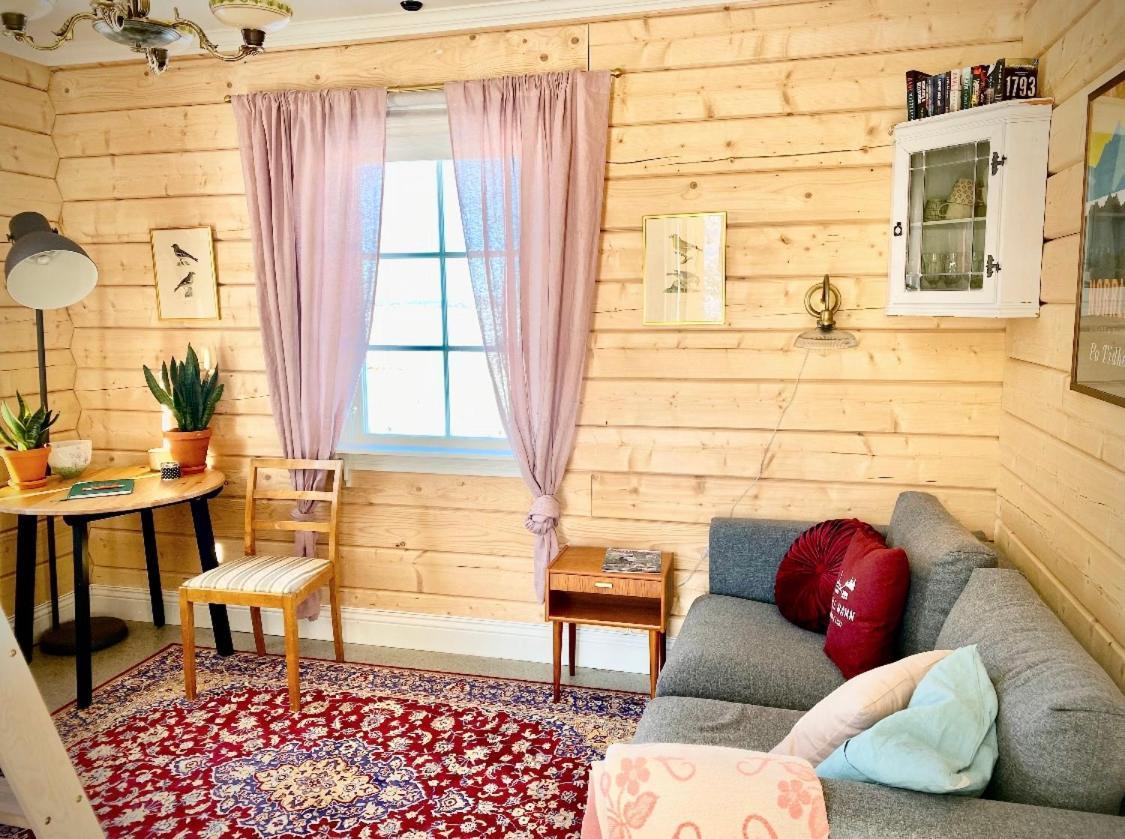 Scenic Small Guesthouse On Horse Farm By The Lake Frösö Exterior foto